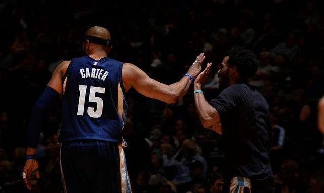 上午接受自 上午接受自